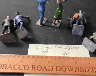 C78 - $25. Vintage Lionel Train Gauge 3 Figures. 6 Pieces.