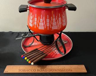 C49 - $60. Vintage MCM Fondue Pot Complete Set. Like New Condition. Dusty from storage.