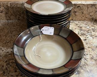 C6 - $35. Pfaltzgraff Taos. 12 Plates. 4 Bowls. Very good condition!