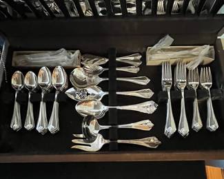 C95 - $100. Oneida King James. Service for 16!