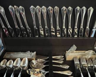 C95 - $100. Oneida King James. Service for 16!