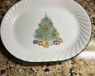 C7 - $45. Corelle Holiday Magic. 7 Dessert Plates 1 Platter. Very good condition!