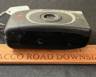 C69 - $20. Vintage Leica Z2X 35mm Camera. Comes with case. Not tested.