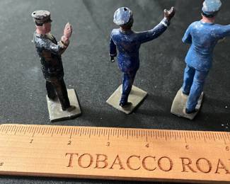 C78 - $25. Vintage Lionel Train Gauge 3 Figures. 6 Pieces.