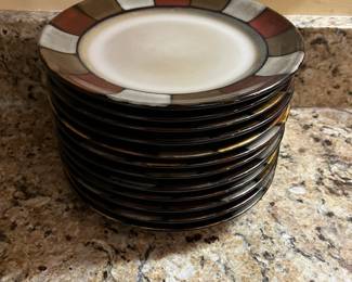 C6 - $35. Pfaltzgraff Taos. 12 Plates. 4 Bowls. Very good condition!