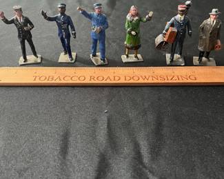 C78 - $25. Vintage Lionel Train Gauge 3 Figures. 6 Pieces.