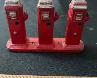C73 - $25. 1930's Cast Iron Triple Gas Pump For A Train set.