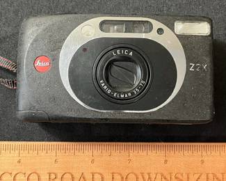 C69 - $20. Vintage Leica Z2X 35mm Camera. Comes with case. Not tested.