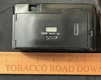 C69 - $20. Vintage Leica Z2X 35mm Camera. Comes with case. Not tested.