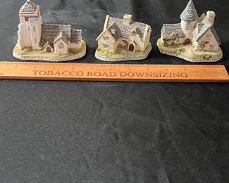 C55 - $20. David Winter Cottages Set. Set of 5. 