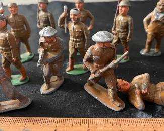 C77 - $45. 1930's Barclay Manoil Lead Soldier Figures. Set of 15.