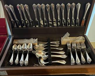 C95 - $100. Oneida King James. Service for 16!