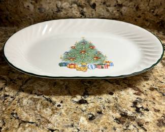 C7 - $45. Corelle Holiday Magic. 7 Dessert Plates 1 Platter. Very good condition!