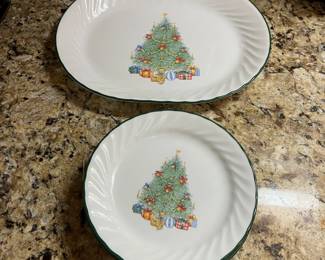 C7 - $45. Corelle Holiday Magic. 7 Dessert Plates 1 Platter. Very good condition!