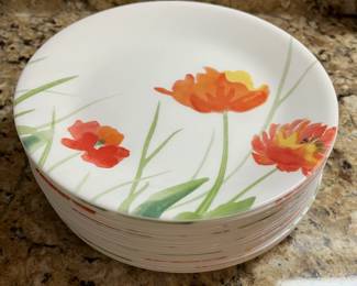 C5 - $100. Corelle Kalypso Poppy - Set of 20. In very good like new condition!