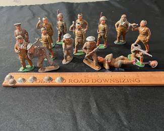 C77 - $45. 1930's Barclay Manoil Lead Soldier Figures. Set of 15.