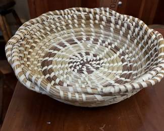 C96 - $25. Annabella Ellis Sweetgrass Basket. 