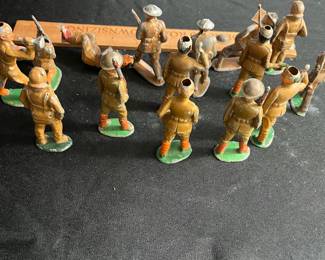 C77 - $45. 1930's Barclay Manoil Lead Soldier Figures. Set of 15.