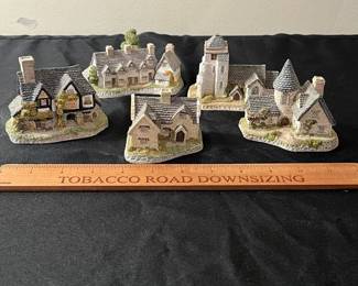 C55 - $20. David Winter Cottages Set. Set of 5. 