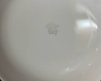 C5 - $100. Corelle Kalypso Poppy - Set of 20. In very good like new condition!