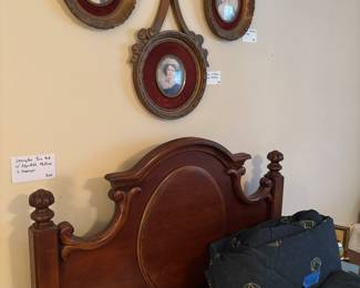 Twin bed by Lexington w/ adjustable bed mattress w/ massager 