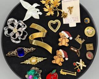 20 VTG Brooches And Pins Monet, Cora, And More Sparkly Brooches 