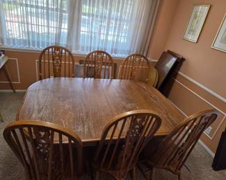 Solid Oak table with leaves and pads.  The table and chairs need some love. 