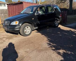 1999 Mercedes ML320 Sports Utility Black 
