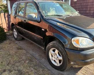 1999 Mercedes ML320 Sports Utility Black 