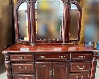 Dresser With Mirror