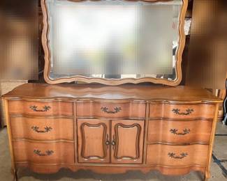 Dresser With Mirror