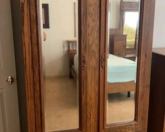 "Frosty Forest Creek" in Martinez, GA Starts Closing Wed 12/10 at 8p. Pickup: Fri 12/12 1-6pm.  Please click here to view more photos, descriptions, and current bids:  https://ctbids.com/estate-sale/40953