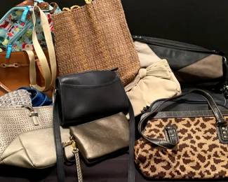 "Frosty Forest Creek" in Martinez, GA Starts Closing Wed 12/10 at 8p. Pickup: Fri 12/12 1-6pm.  Please click here to view more photos, descriptions, and current bids:  https://ctbids.com/estate-sale/40953