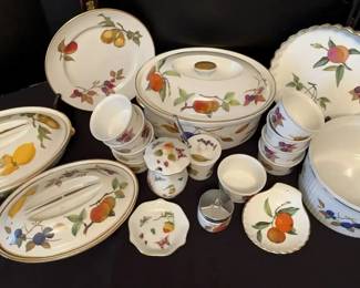 "Frosty Forest Creek" in Martinez, GA Starts Closing Wed 12/10 at 8p. Pickup: Fri 12/12 1-6pm.  Please click here to view more photos, descriptions, and current bids:  https://ctbids.com/estate-sale/40953