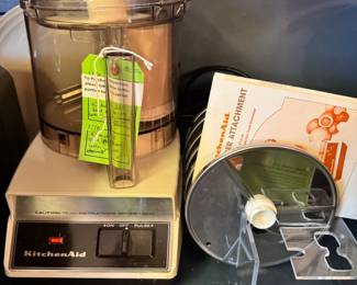 KITCHEN AID FOOD PROCESSOR WITH ATTACHMENTS