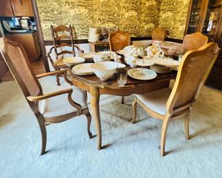 THOMASVILLE DINING TABLE