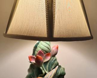 VINTAGE HANDPAINTED WILDFLOWER LAMP