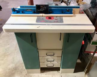 Router Table" Porter Cable motor, Woodpeckers table with Rockler fence