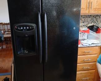 Samsung 36" refrigerator app 9 years old works well. You remove. $575 Fri/Sat, $273 Sun or BO by Sun at 1