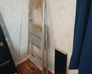aluminum step ladder