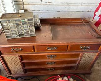 VINTAGE STEREO SYSTEM. 