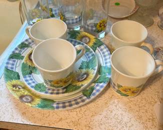 CORELLE WITH MATCHING GLASSES AND MUGS. 