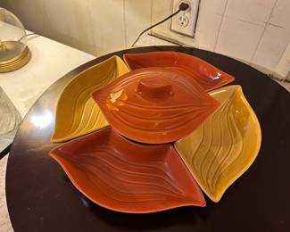 CALIFORNISA POTTERY MIDCENTURY DISH.