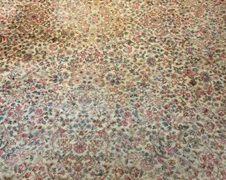 BEAUTIFUL KARISTAN ROOM SIZE RUG. 