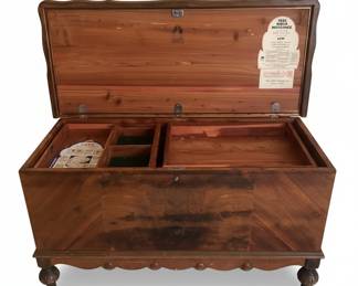 Lane Cedar Chest with a Lifting Shelf