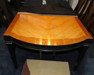 Dining Room Table with three leaves