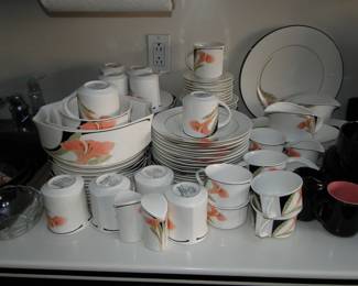 Large Villeroy & Boch China Set