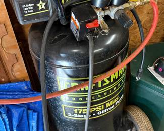 Craftsman 25 Gallon Compressor 