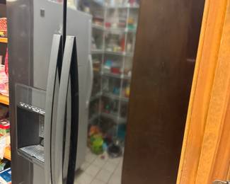 Whirlpool Side by Side Refrigerator/Freezer 