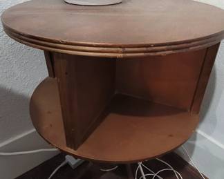 Antique round divided table
